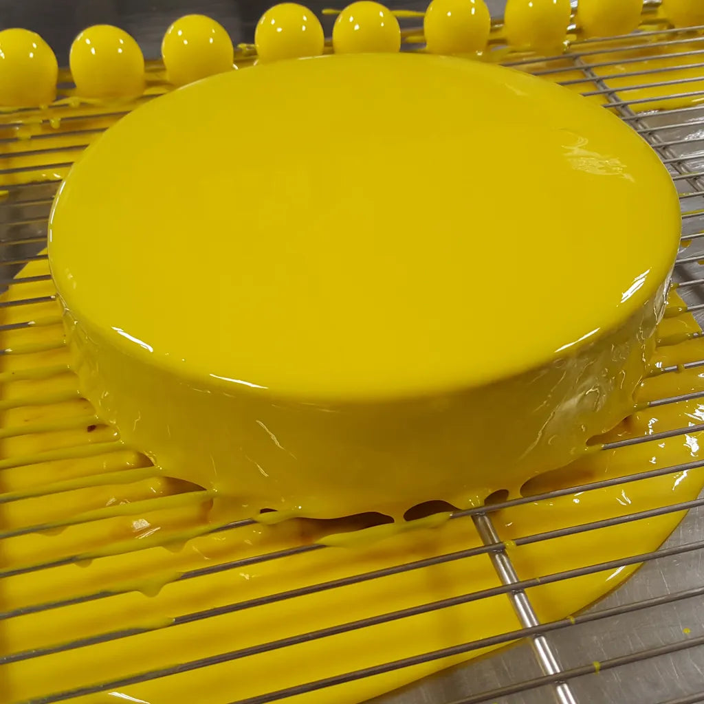 Le glaçage miroir coloré